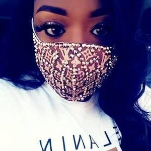 Meet your Posher, Samara